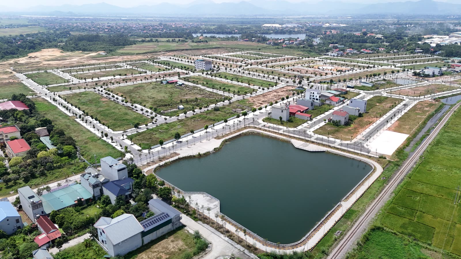 Dân cư lân cận dự án