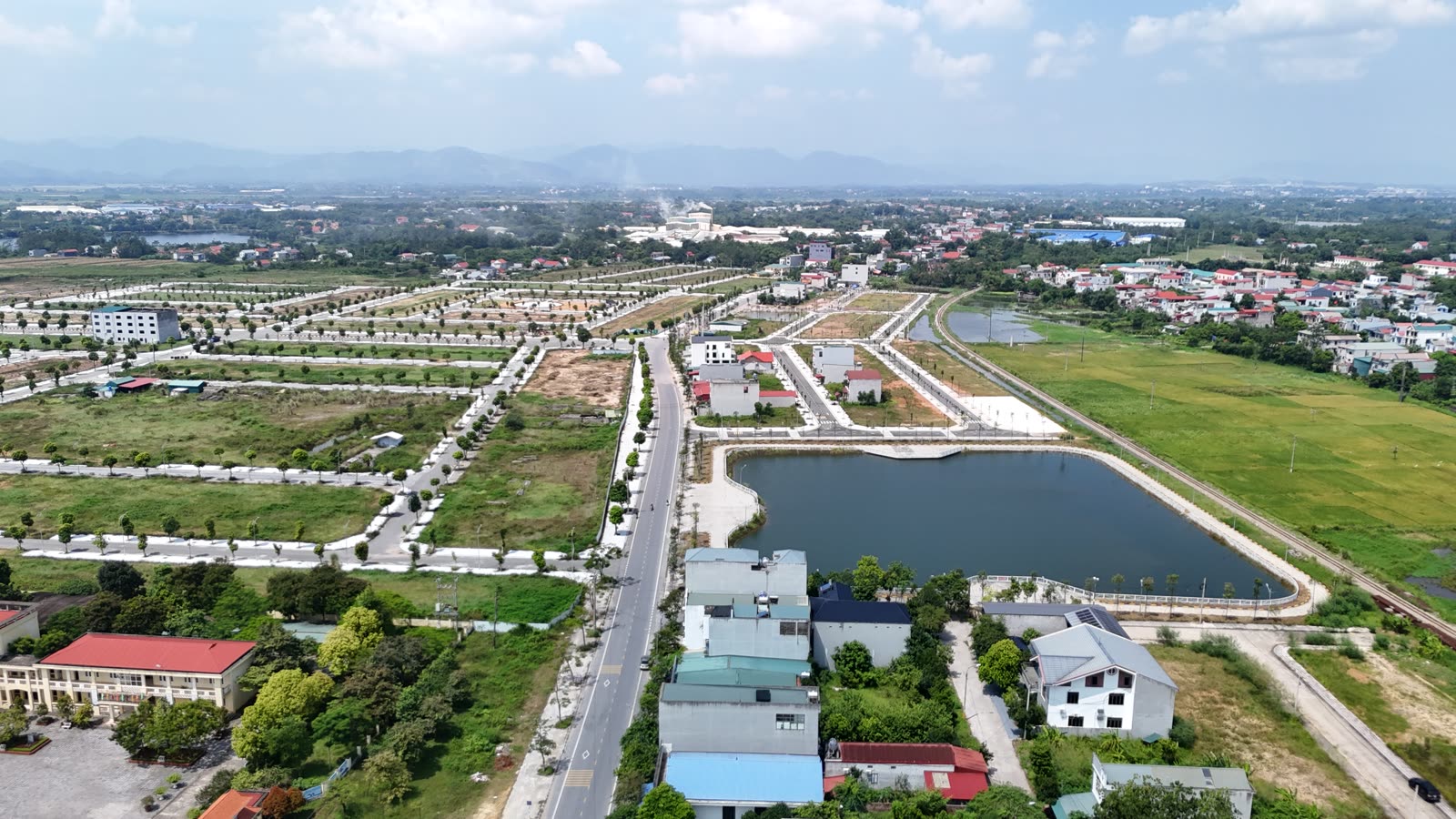 Dân cư lân cận dự án
